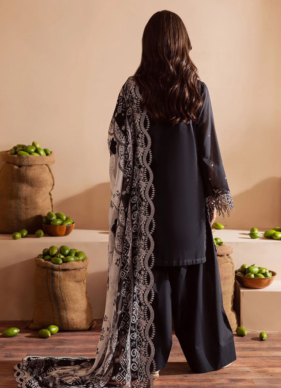 Nureh Monochrome Luxury Lawn'25 - NE- 163