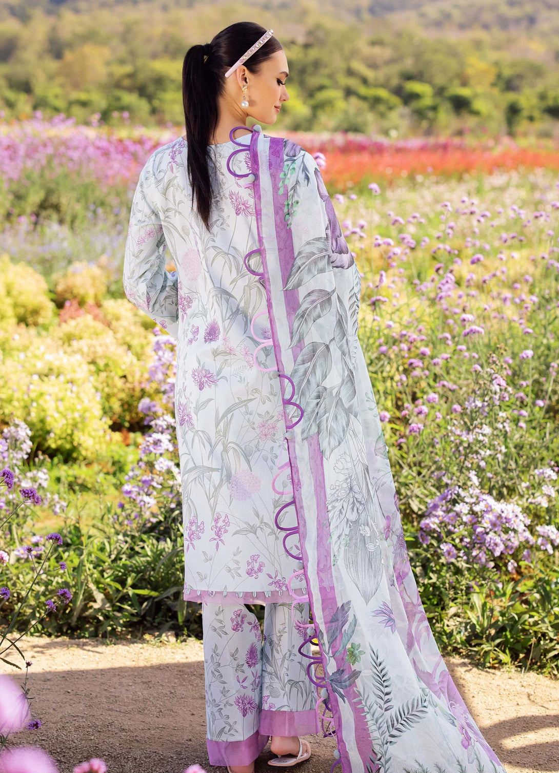 Jade Flora Summer Lawn'25 - DELPHINI