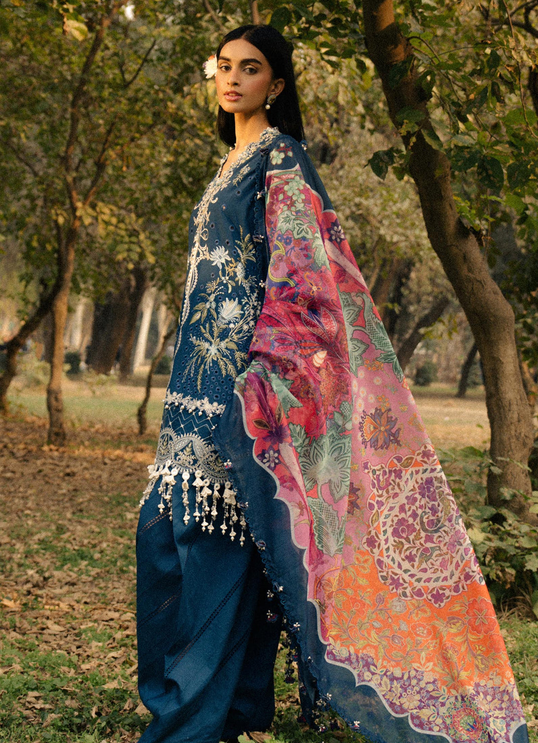 Sana Safinaz Summer Luxury Lawn'25 - 009B