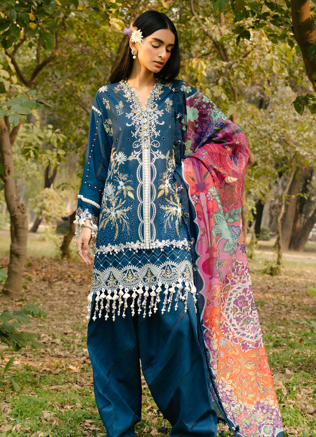 Sana Safinaz Summer Luxury Lawn'25 - 009B