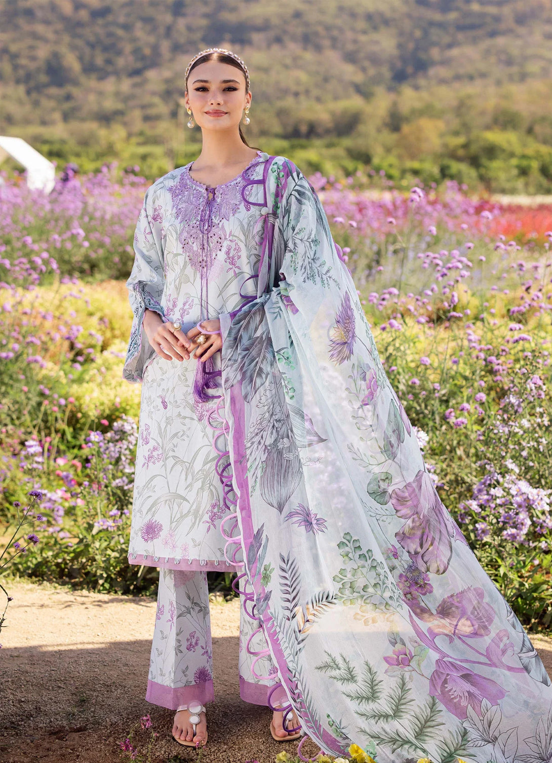 Jade Flora Summer Lawn'25 - DELPHINI