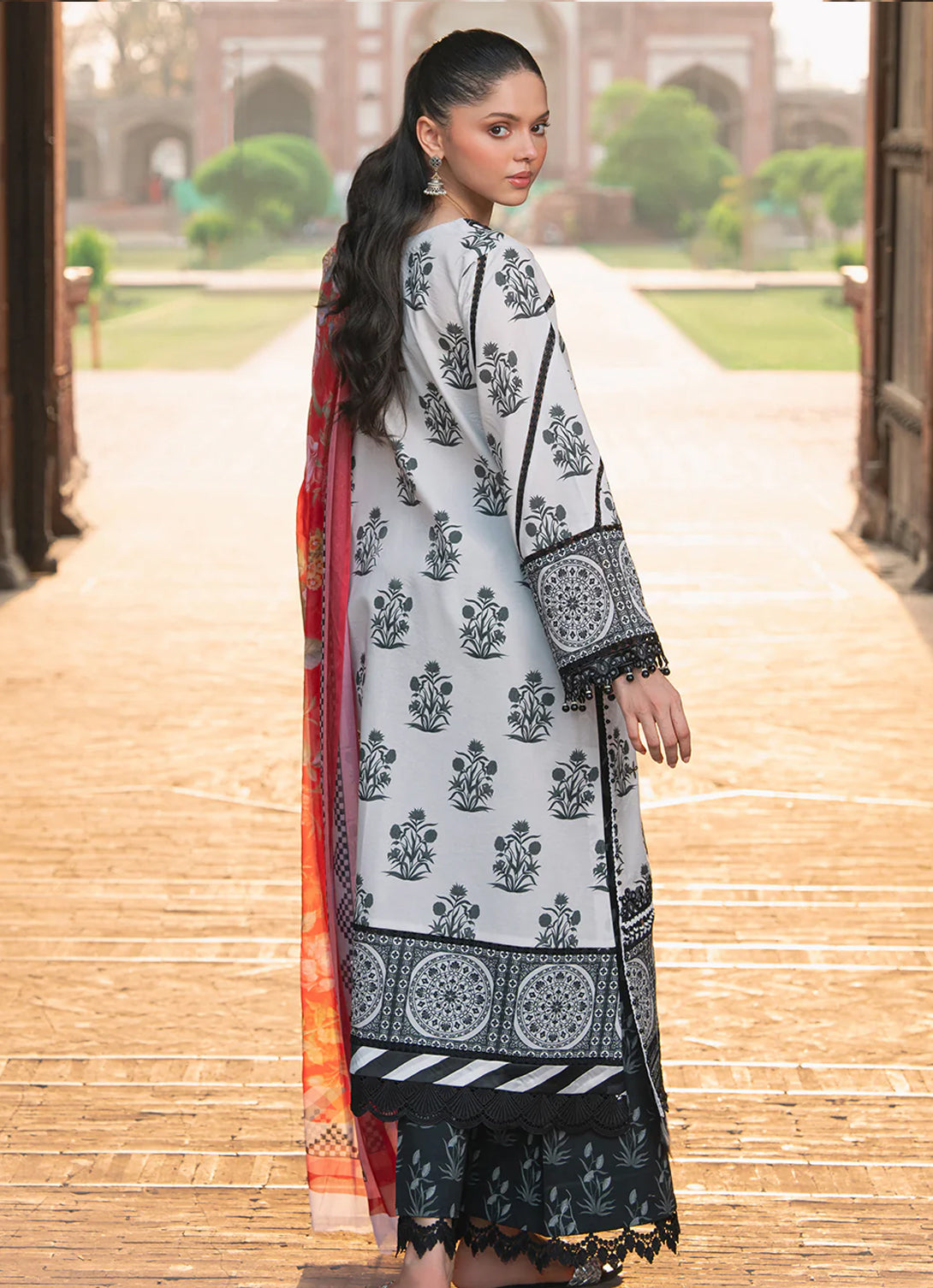 Bin Ilyas Naqsh Naaz Luxury Lawn '25 - 2082 - A