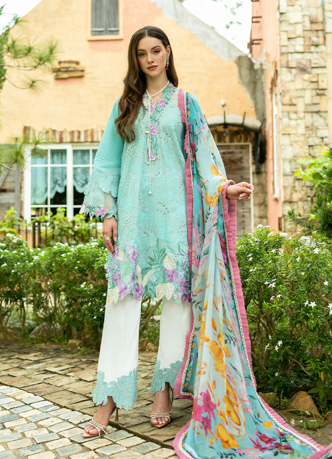 Roheenaz - Flanerie Lawn'25 - Helene-3B