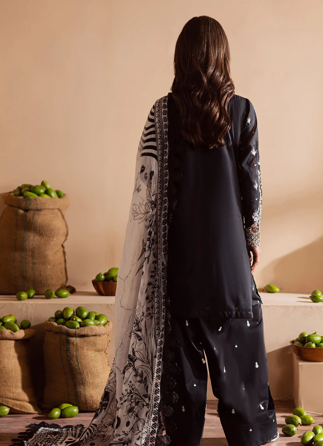 Nureh Monochrome Luxury Lawn'25 - NE- 165