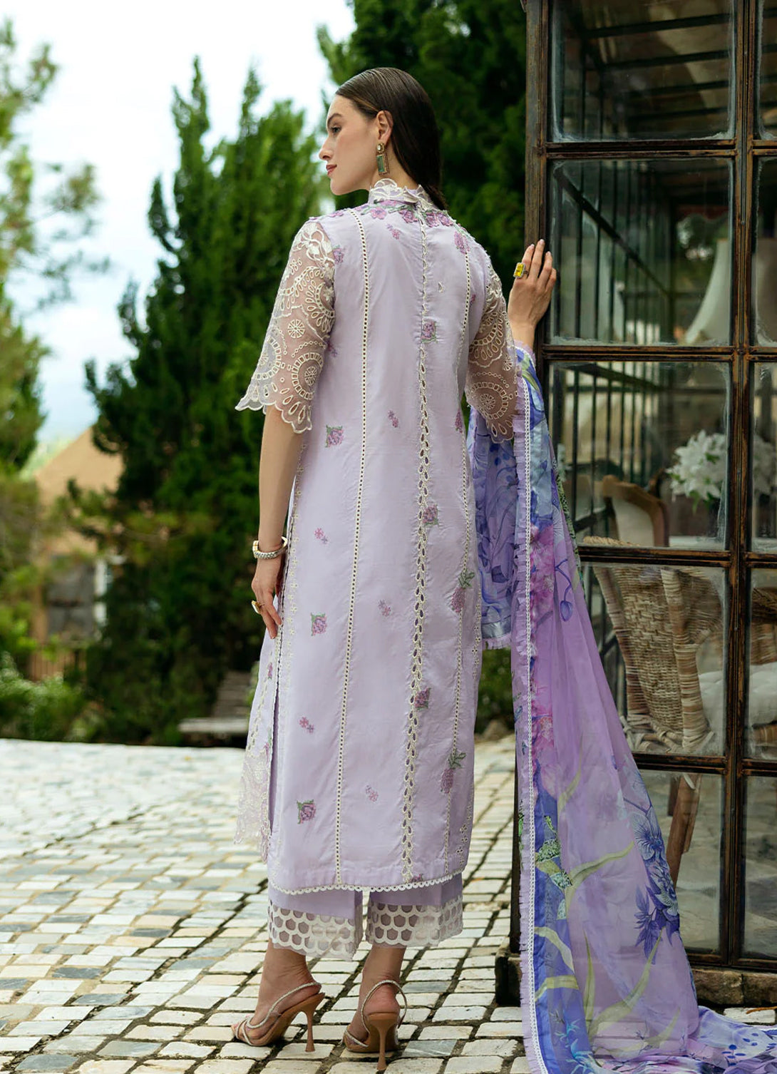 Roheenaz - Flanerie Lawn'25 - Elisa-7B