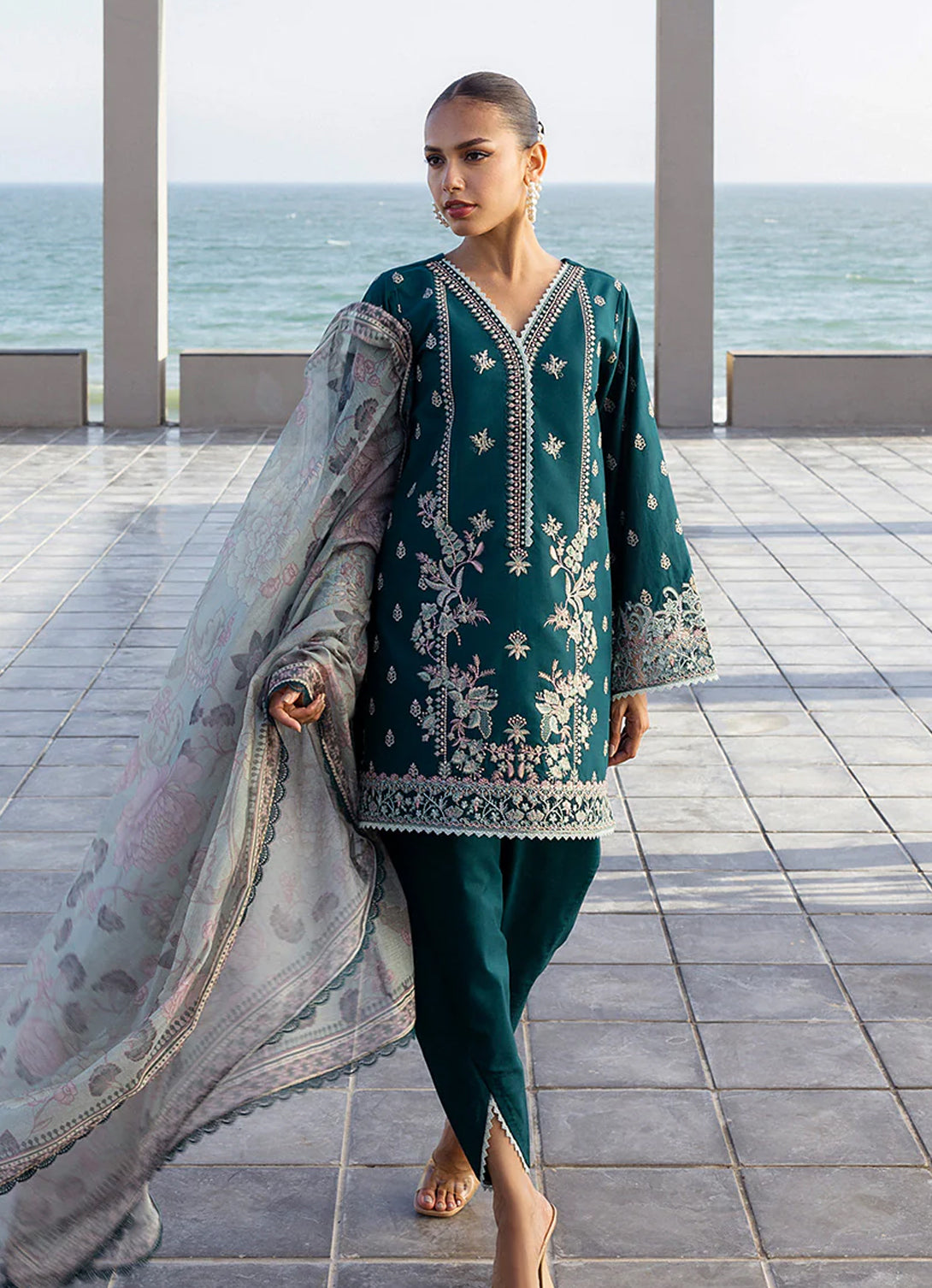 Zainab Chotani Tahra Lawn'25 -Mina