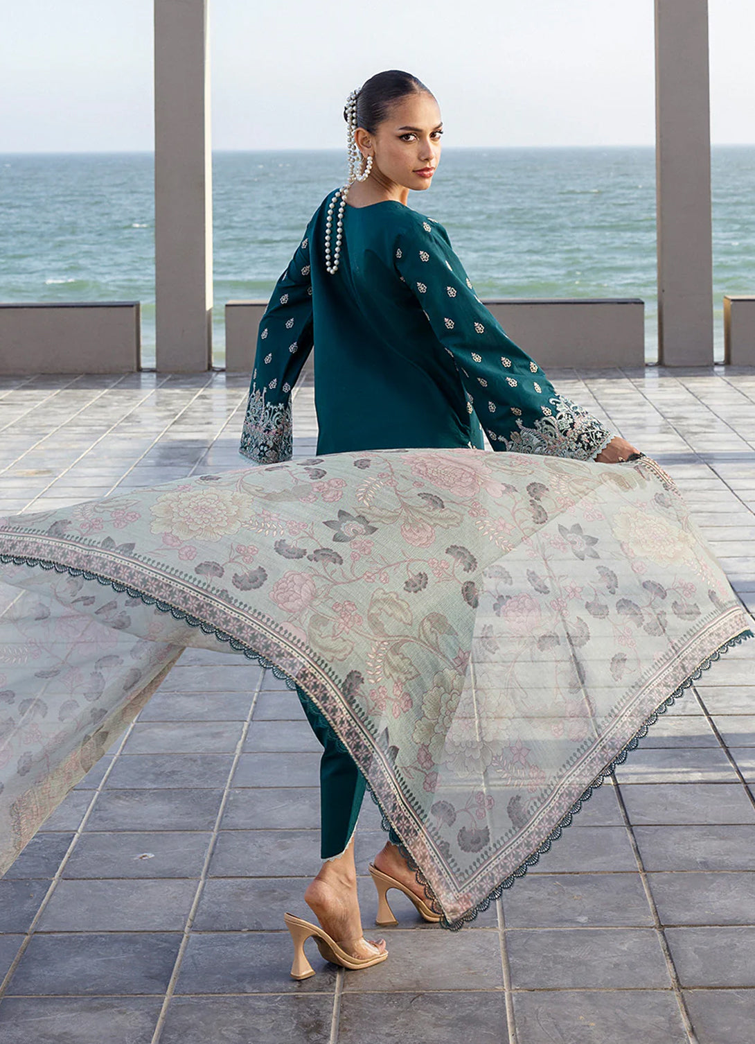 Zainab Chotani Tahra Lawn'25 -Mina