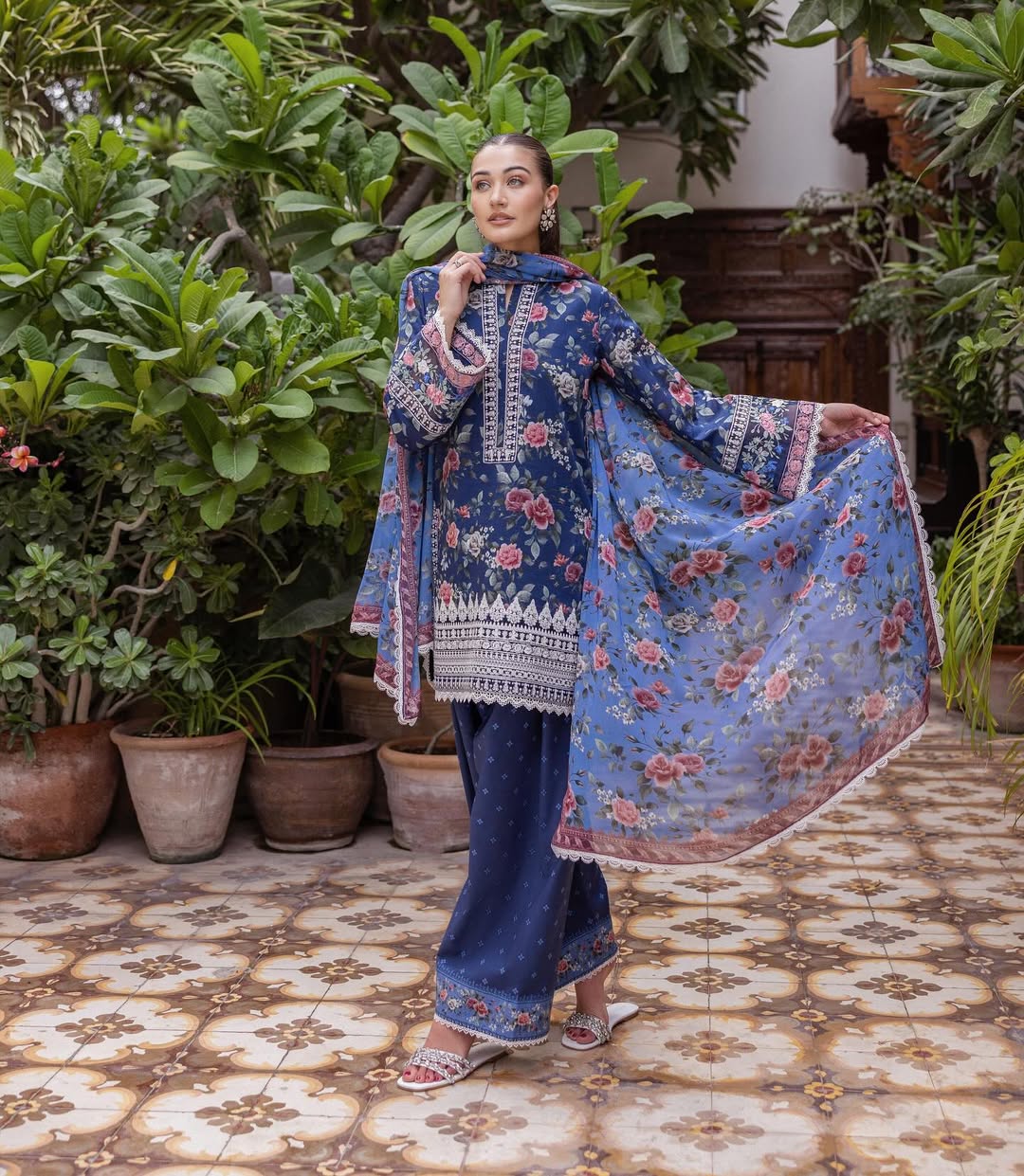 Zainab Chottani Tahra Lawn’25-Zara