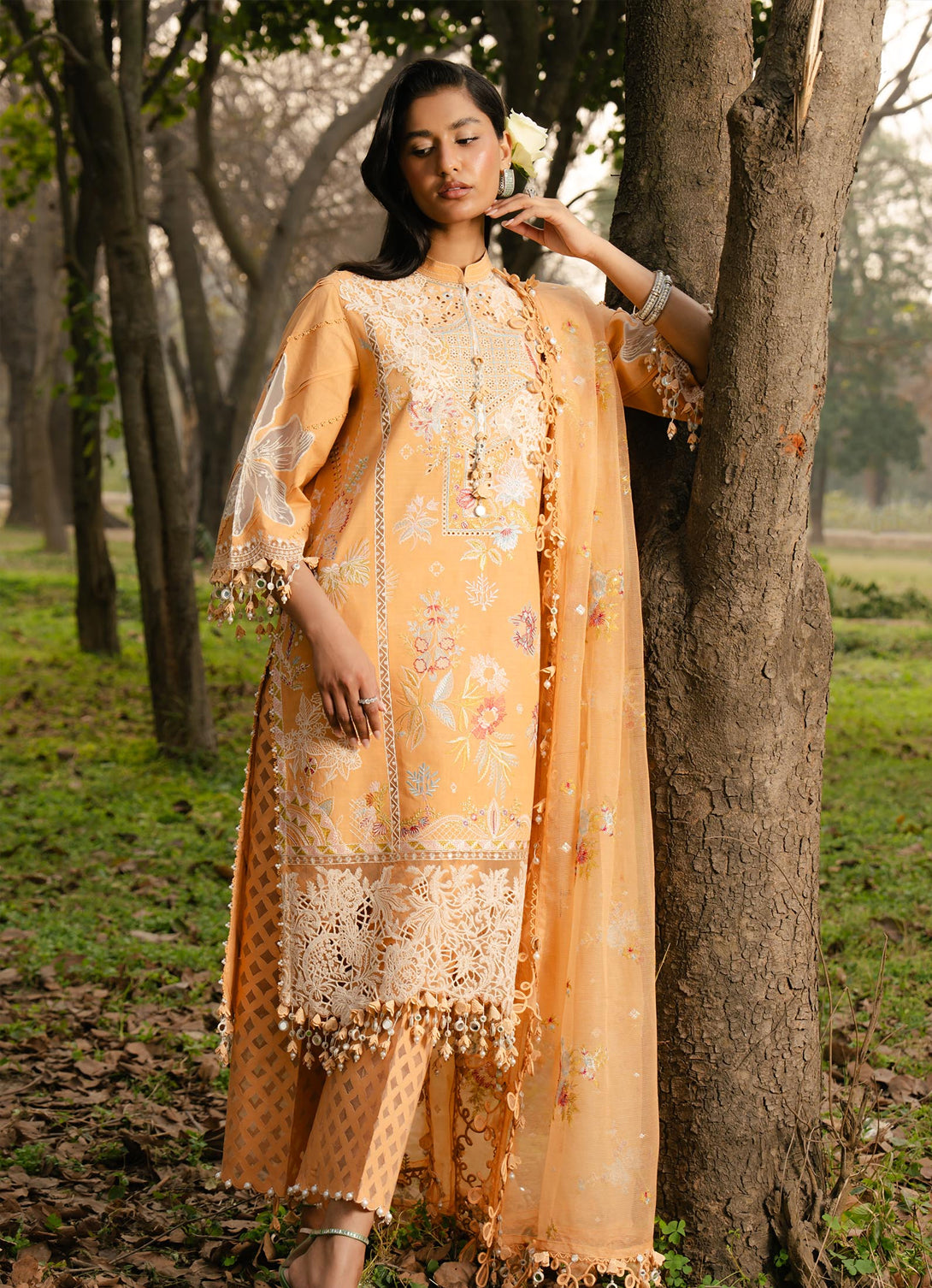 Sana Safinaz Summer Luxury Lawn'25 - 008B