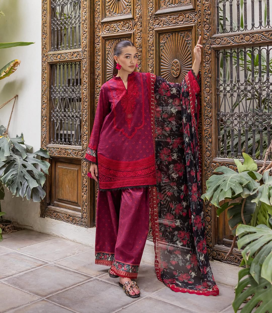 Zainab Chottani Tahra Lawn’25-Ayra