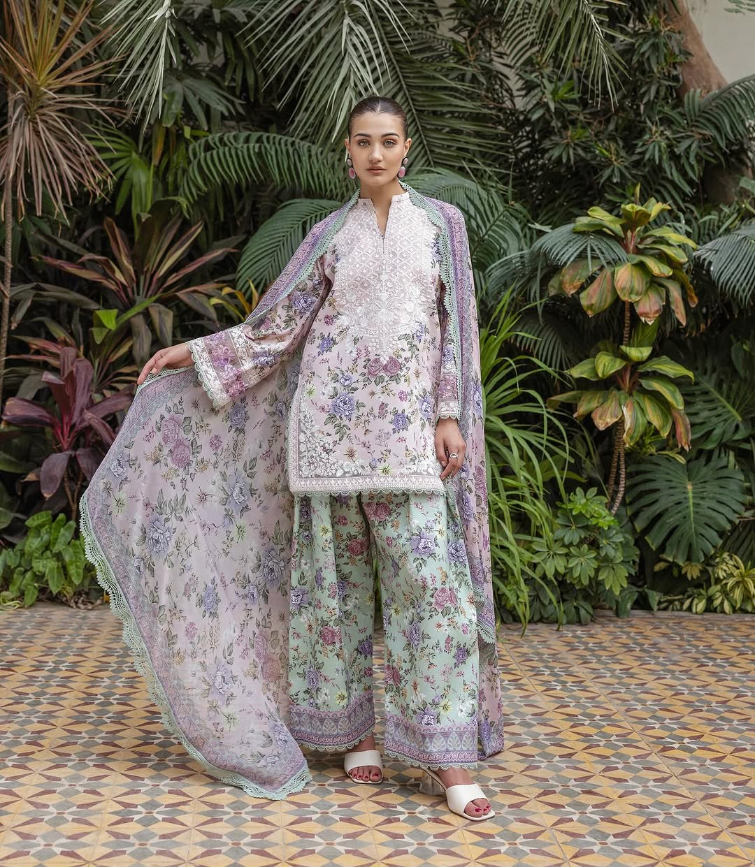 Zainab Chottani Tahra Lawn’25-Amere