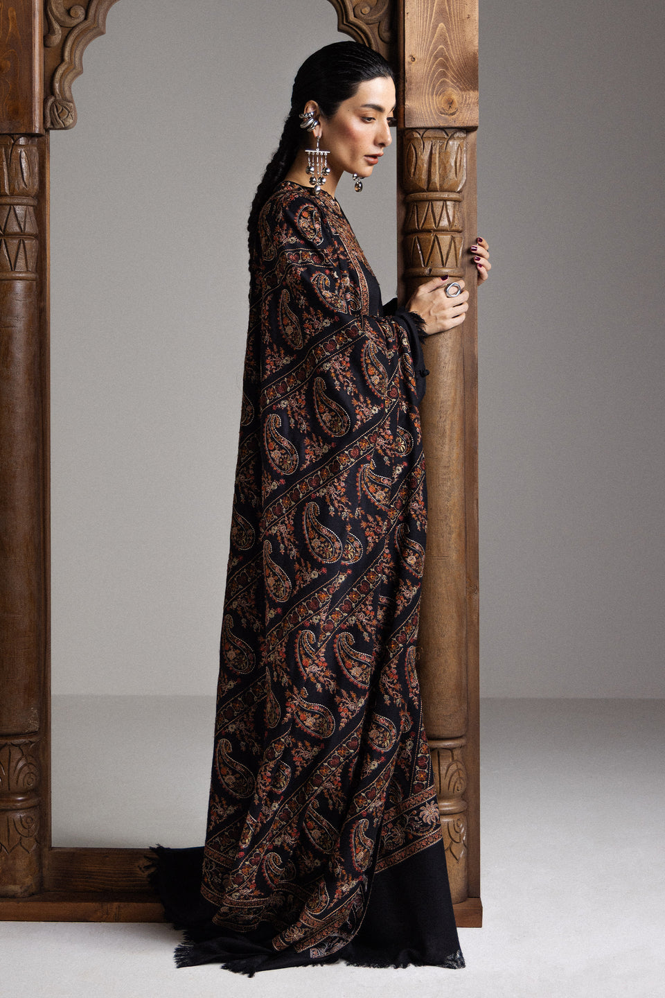 Zara Shahjahan Winter’26-Oud-D5
