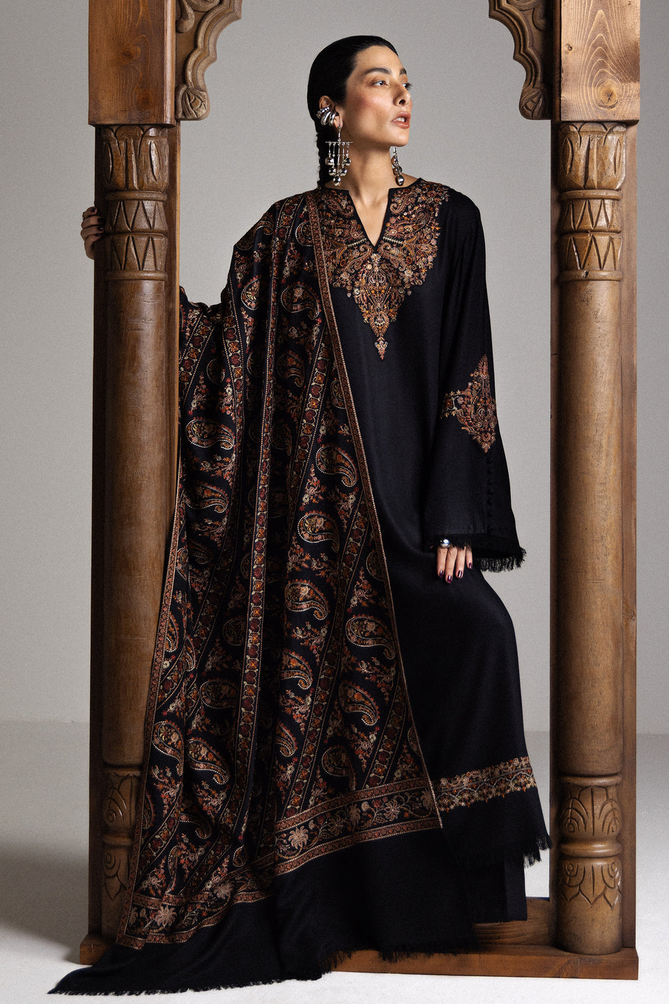 Zara Shahjahan Winter’26-Oud-D5