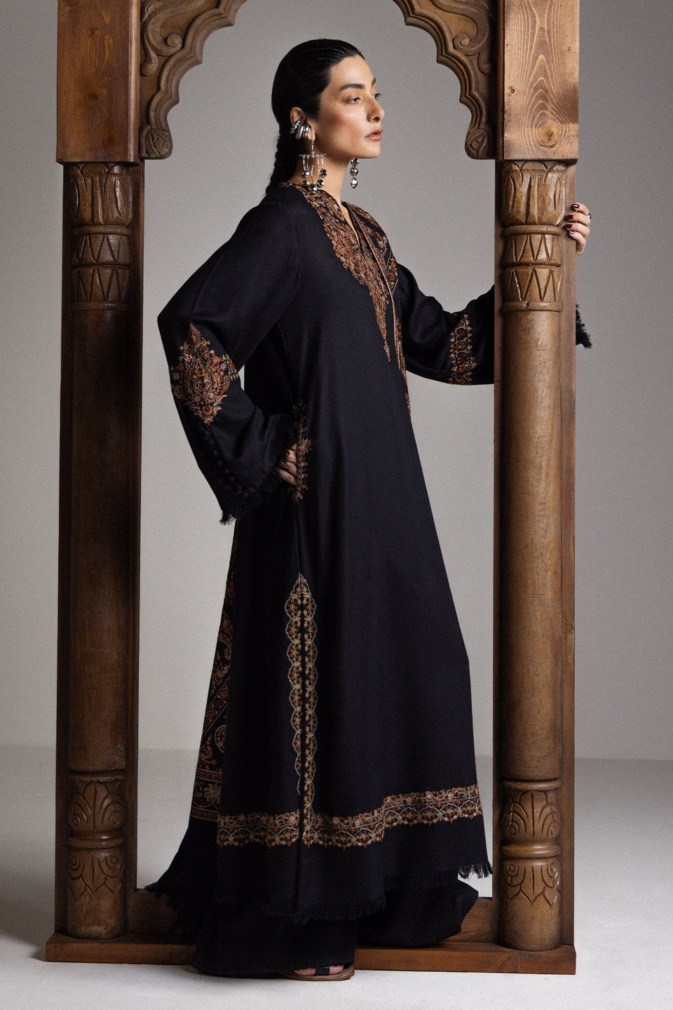 Zara Shahjahan Winter’26-Oud-D5